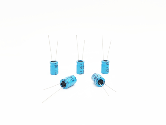 Amp αυτοκινήτων του NP 100UF25V ηλεκτρολυτικός πυκνωτής αργιλίου πυκνωτών πολωμένος βισμούθιο