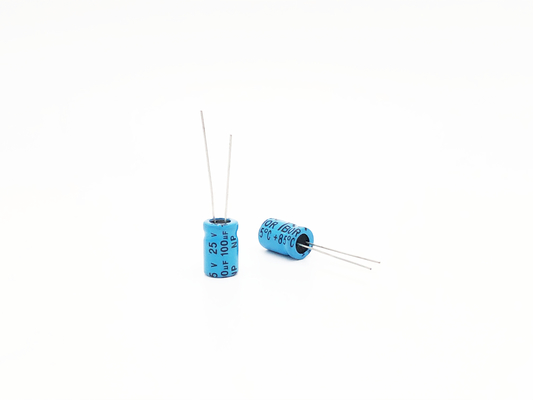 Amp αυτοκινήτων του NP 100UF25V ηλεκτρολυτικός πυκνωτής αργιλίου πυκνωτών πολωμένος βισμούθιο