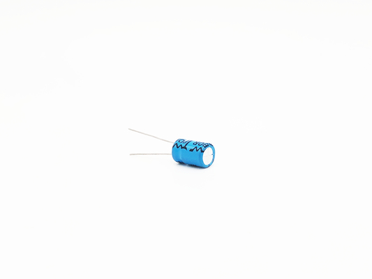 Amp αυτοκινήτων του NP 100UF25V ηλεκτρολυτικός πυκνωτής αργιλίου πυκνωτών πολωμένος βισμούθιο