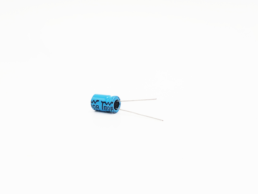 Amp αυτοκινήτων του NP 100UF25V ηλεκτρολυτικός πυκνωτής αργιλίου πυκνωτών πολωμένος βισμούθιο