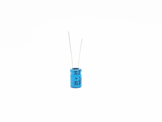 Amp αυτοκινήτων του NP 100UF25V ηλεκτρολυτικός πυκνωτής αργιλίου πυκνωτών πολωμένος βισμούθιο