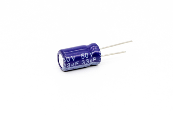 ESR υψηλής συχνότητας πυκνωτών 33uf50v 6.3x11 μικροσκοπικός χαμηλός πυκνωτής αργιλίου