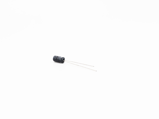 4.7UF50V μικροσκοπικοί ηλεκτρολυτικοί πυκνωτές 2000 μακράς διαρκείας πυκνωτής ωρών