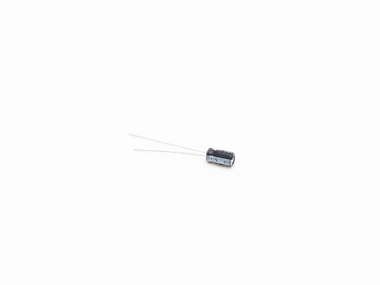 4.7UF50V μικροσκοπικοί ηλεκτρολυτικοί πυκνωτές 2000 μακράς διαρκείας πυκνωτής ωρών