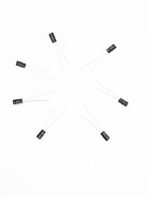 2000 ακτινωτός πυκνωτής 4.7UF 50V 5x11mm τύπων μολύβδου ζωής φορτίων ωρών