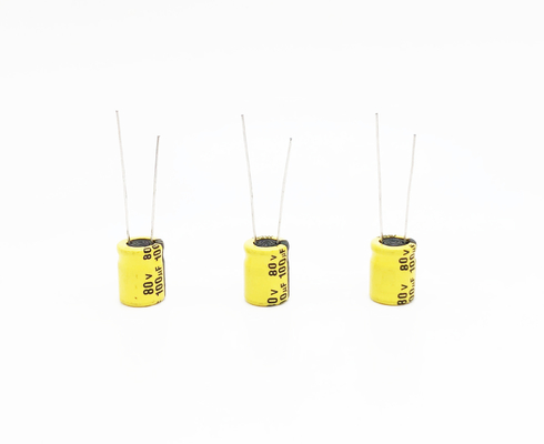 Ελαφρύς πυκνωτής 100UF80V 10x13mm των ακτινωτών οδηγήσεων μολύβδου ηλεκτρολυτικών