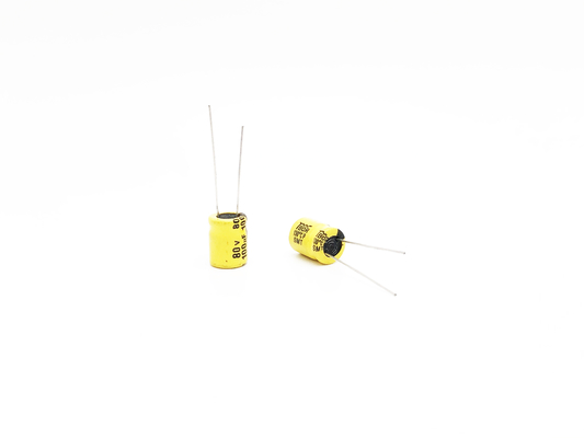 Ελαφρύς πυκνωτής 100UF80V 10x13mm των ακτινωτών οδηγήσεων μολύβδου ηλεκτρολυτικών