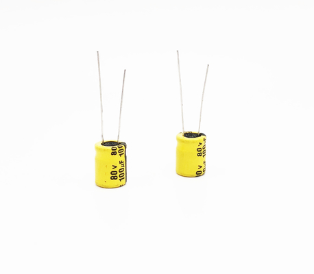 Ελαφρύς πυκνωτής 100UF80V 10x13mm των ακτινωτών οδηγήσεων μολύβδου ηλεκτρολυτικών